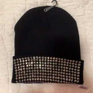 Natasha black beanie